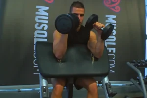 A man performing Zottman Preacher Curl